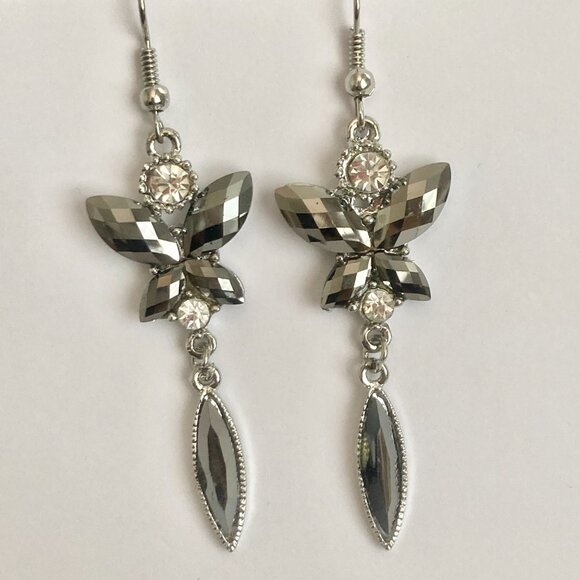 Vintage Metallic Gray Butterfly Earrings Silver Tone Crystal Acrylic Drop Dangle - Picture 2 of 7